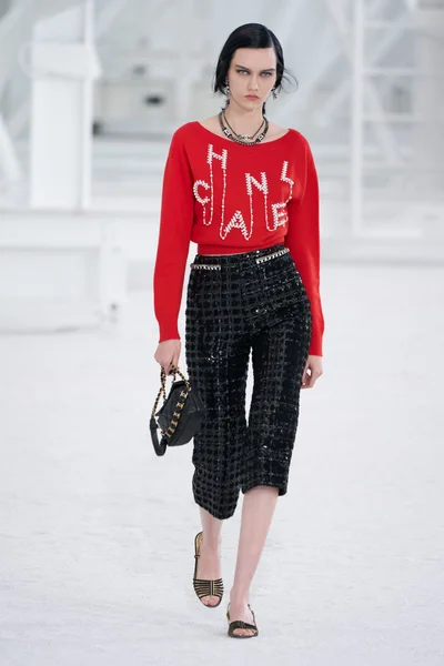 Look 18